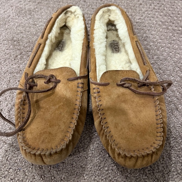 Ugg slippers - Picture 1 of 3